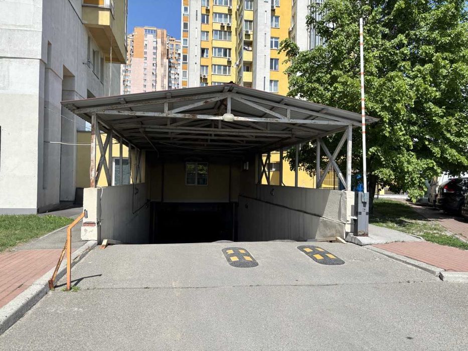 Продаж паркомісця за адресою проспект лобановського, ЖК Червонозоряний