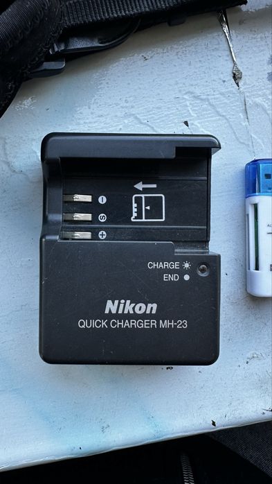 Nikon D3000 + об’єктив 18–55 мм