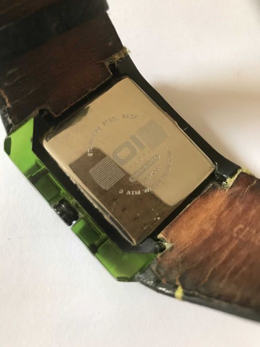 Relógio IO theone de disco giratório