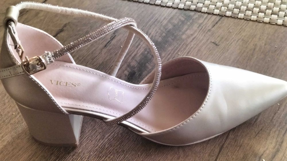 Złote buty rozmiar 38