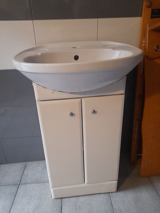 Umywalka z szafką łazienkowa