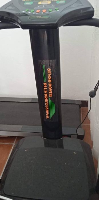 Vende se vários artigos já usados .