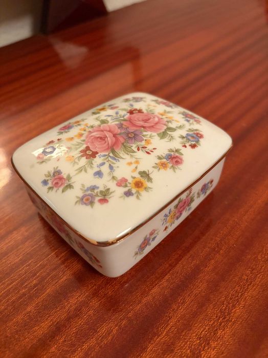 Caixa/Guarda Joias em Porcelana