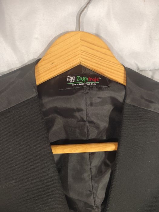 Traje académico masculino