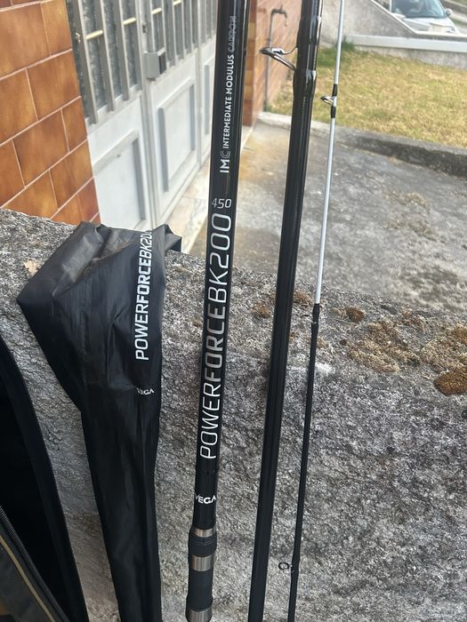 Conjunto cana de pesca Vega surfcasting mar com carreto
