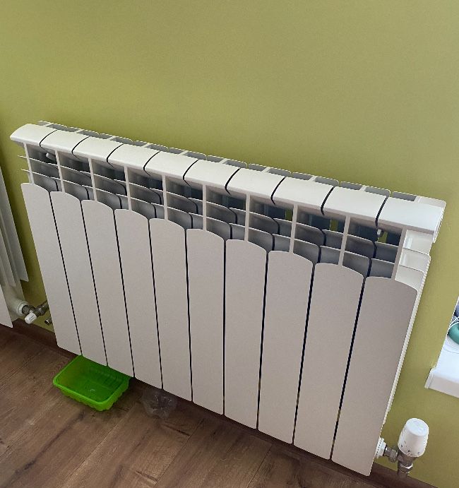 Радіатор опалення польський алюм, 10-секційний. Секція під заміну.