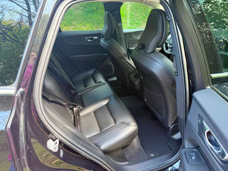 Volvo XC60 B5 Core      2023