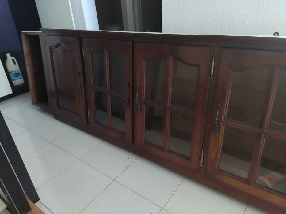 Cozinha com Eletrodomésticos e Mobiliário