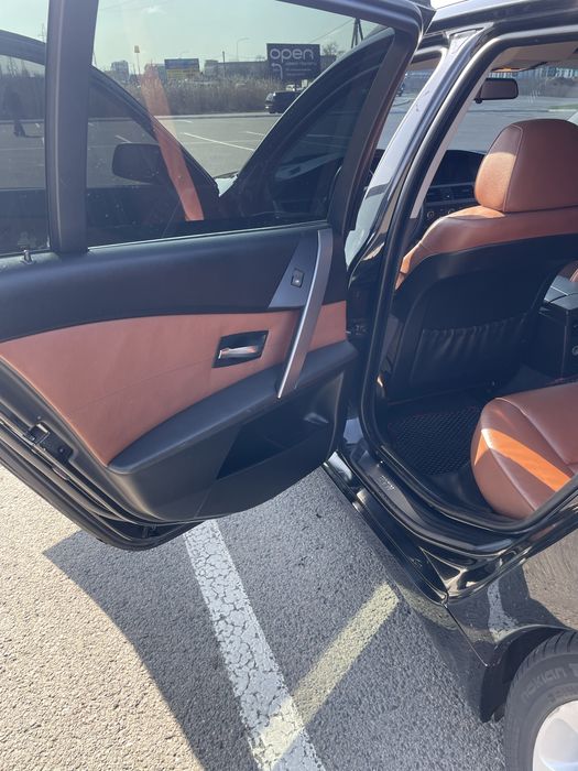 Продам  BMW e61 3.0