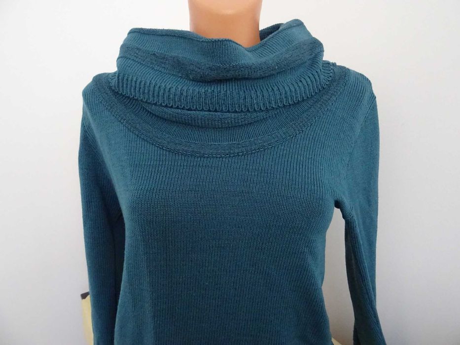 Dzianinowa sukienka z golfem petrol