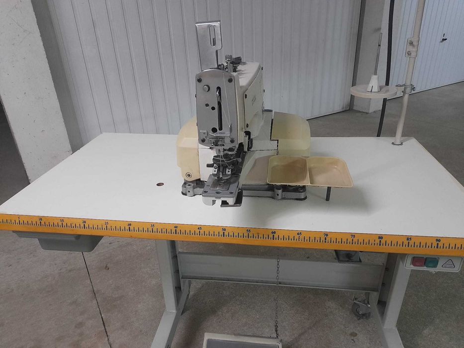 Máquina de pregar botões sewmaq 2e4furos e em cruz.