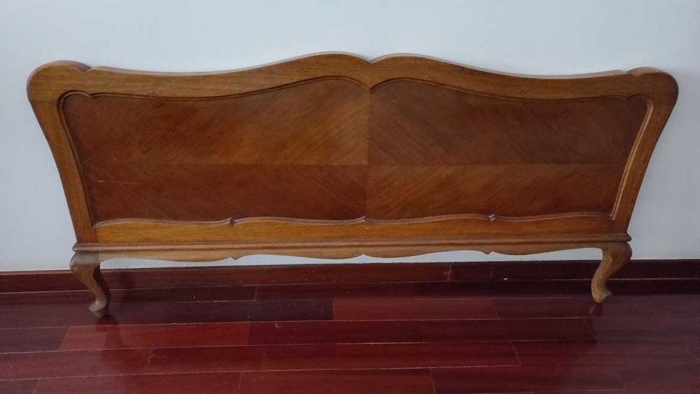 Cabeceira de cama modelo Queen Anne