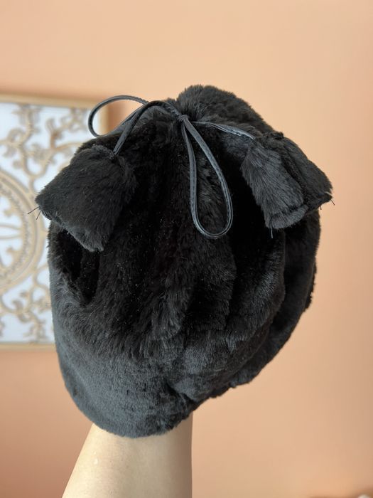 Całkowicie nowa czarna futrzana czapka rozm.57