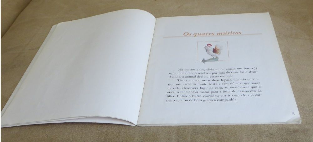 Livro infantil  "Uma Fiada de Histórias Crescer, Aprender, Sonhar"