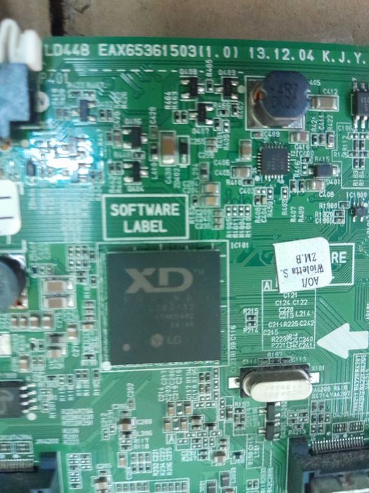 Televisão LG 39LB5610 vendo  as peças