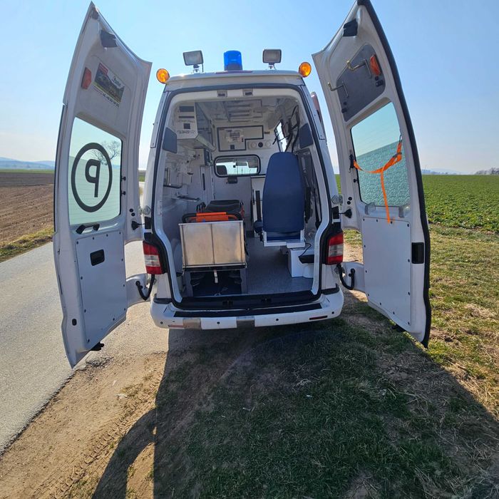 Volkswagen Transporter T5 ambulans – homologacja, pełne wyposażenie.