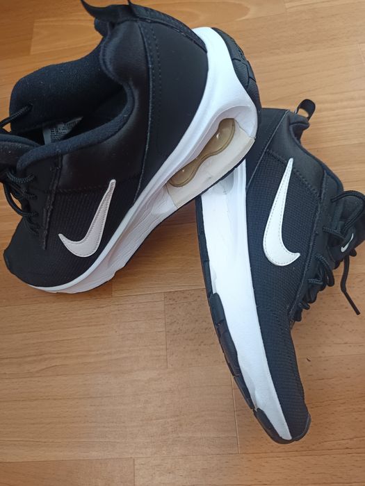 Жіночі кросівки від Nike