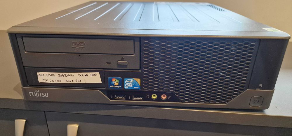 Fujitsu E5731 W7Pro C2D E7500 HDD 250GB 4GB DDR3