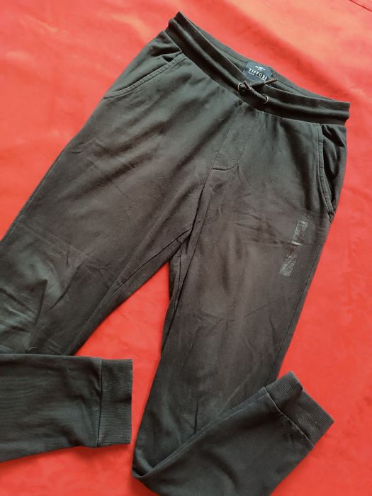 Calças Desportivas. Pretas. Tamanho 11 a 12 Anos