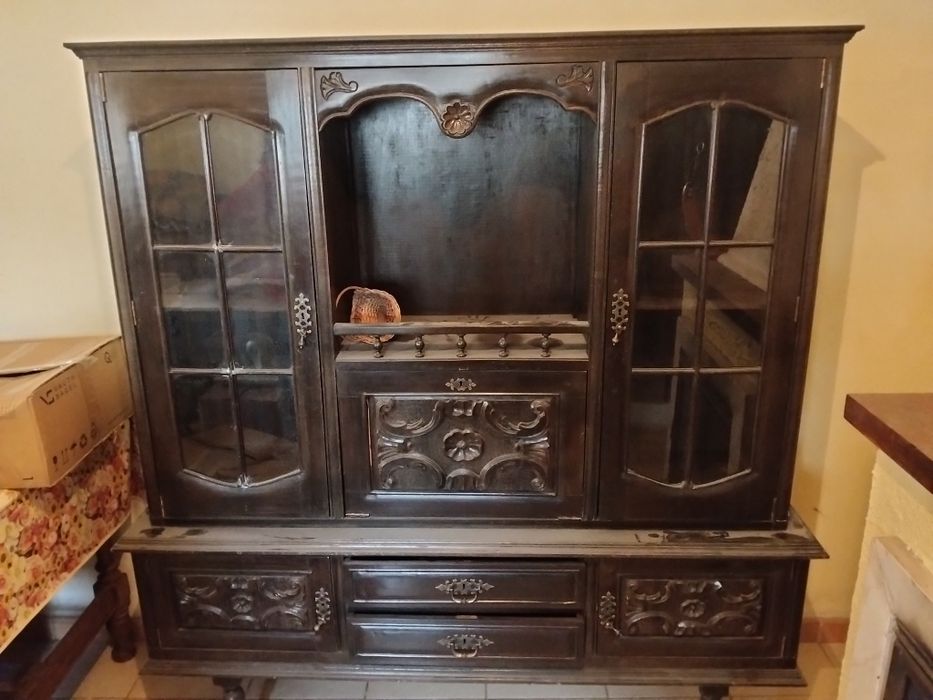 Mesa com 8 cadeiras em pele
