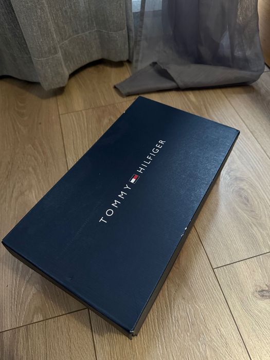 Sprzedam sandałki Tommy Hilfiger – 150 zł
