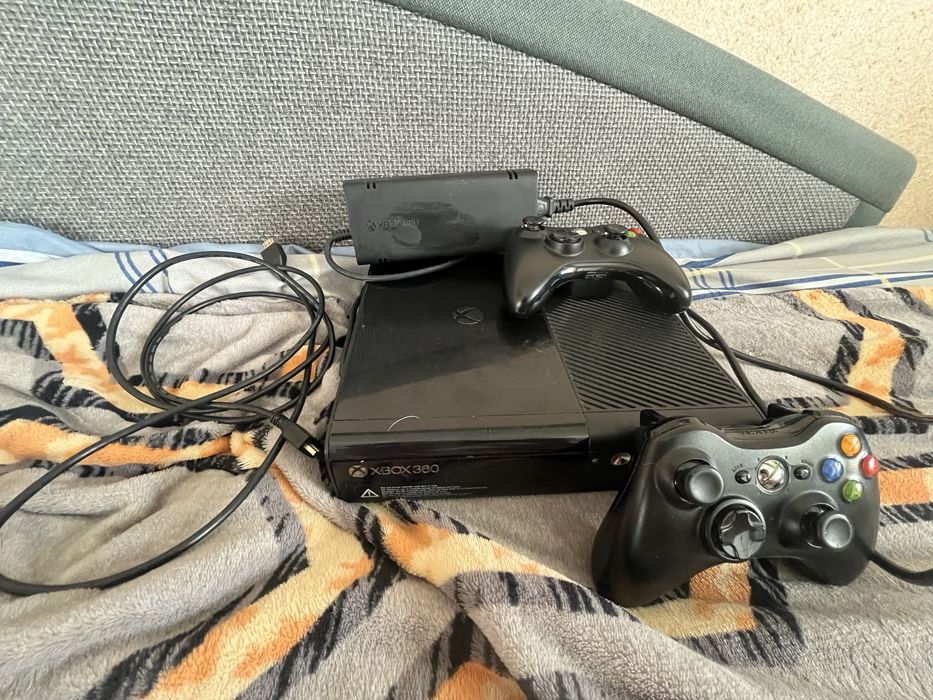 x-box 360 з двома джойстиками