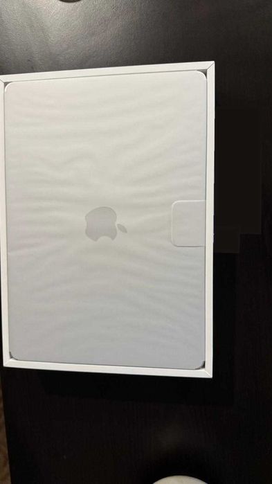 MacBook air 13" M4 24Gb RAM 512Gb ROM