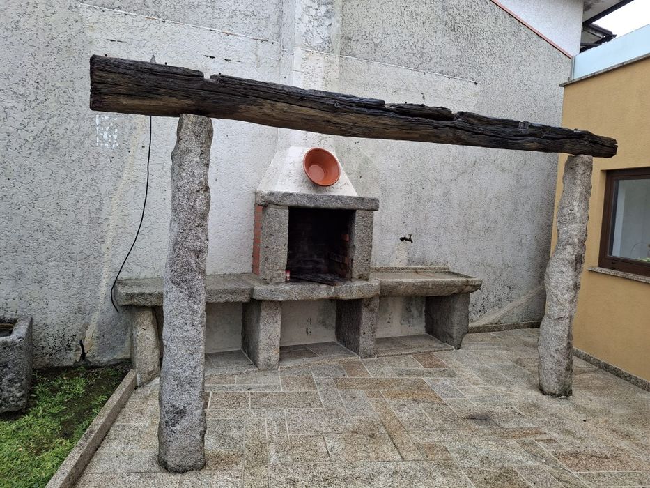 2 vigas em carvalho antigo e 2 esteios