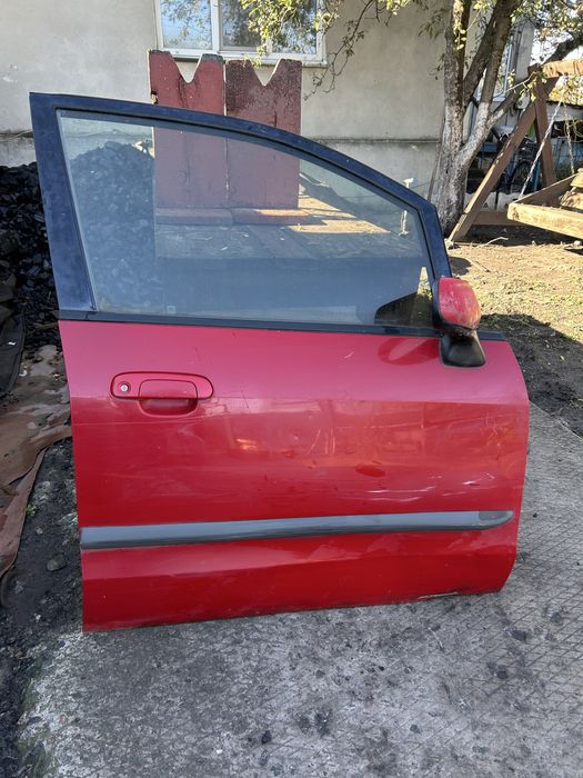 Двері mazda premacy