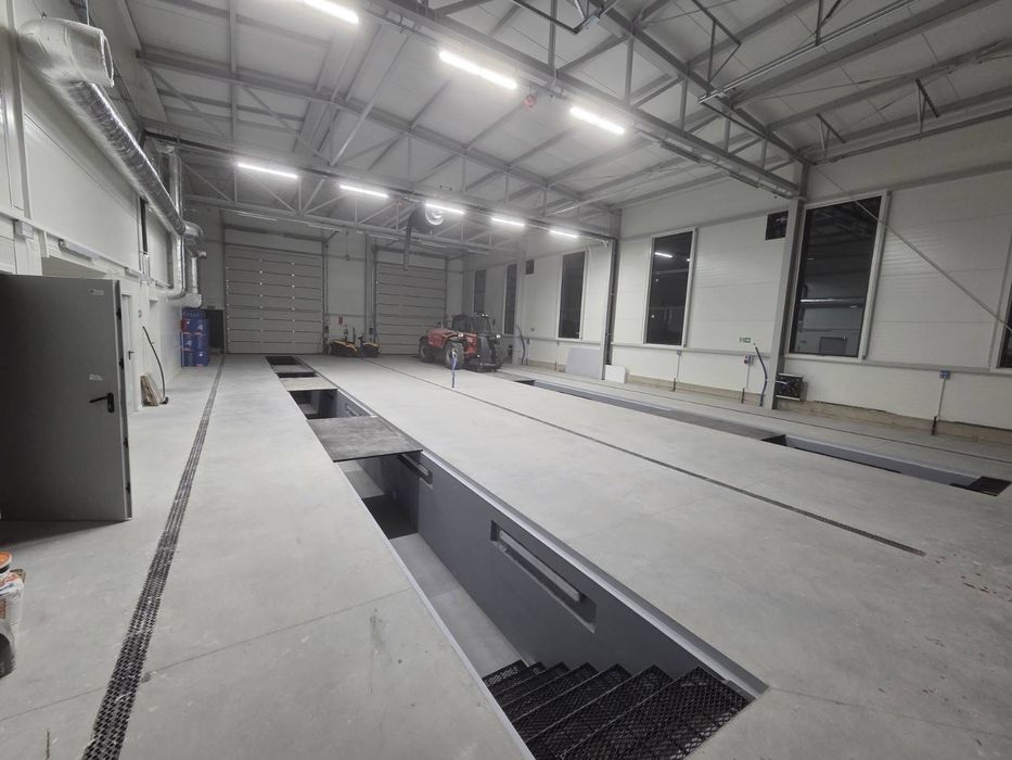 Hala warsztat samochodów ciężarowych tir