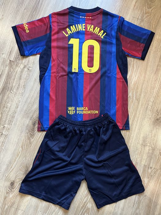 Strój piłkarski Lamine Yamal Barcelona 2026/2027, 146