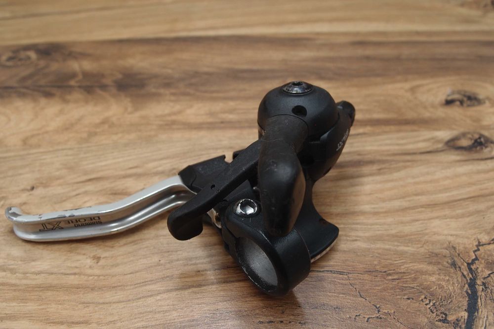 prawa klamkomanetka Shimano Deore XT ST-M737 8 rzędów