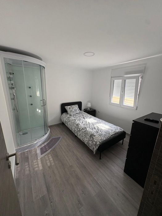 Quartos individual perto da Ajuda  com tudo incluído .
BQUARTO