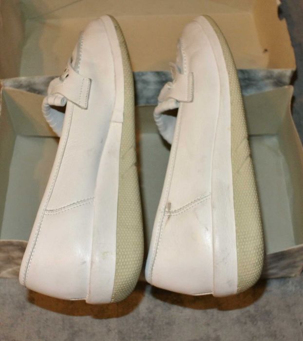 Mokasyny damskie marki Rieker w kolorze białym