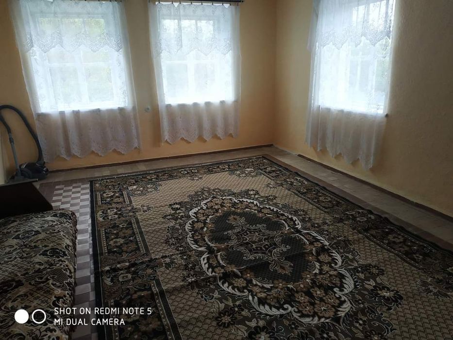 Будинок з великою земельною ділянкою