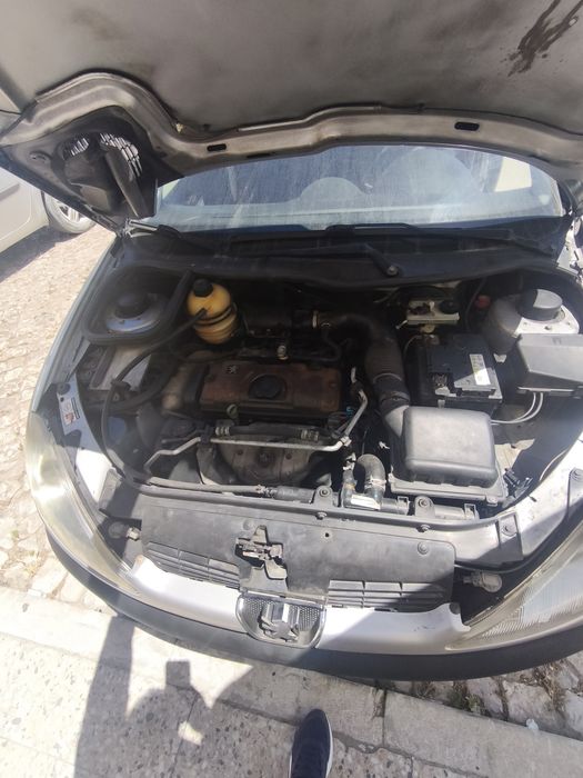 Peugeot 206 1100cm³ a gasolina ano 2001 — photo 4