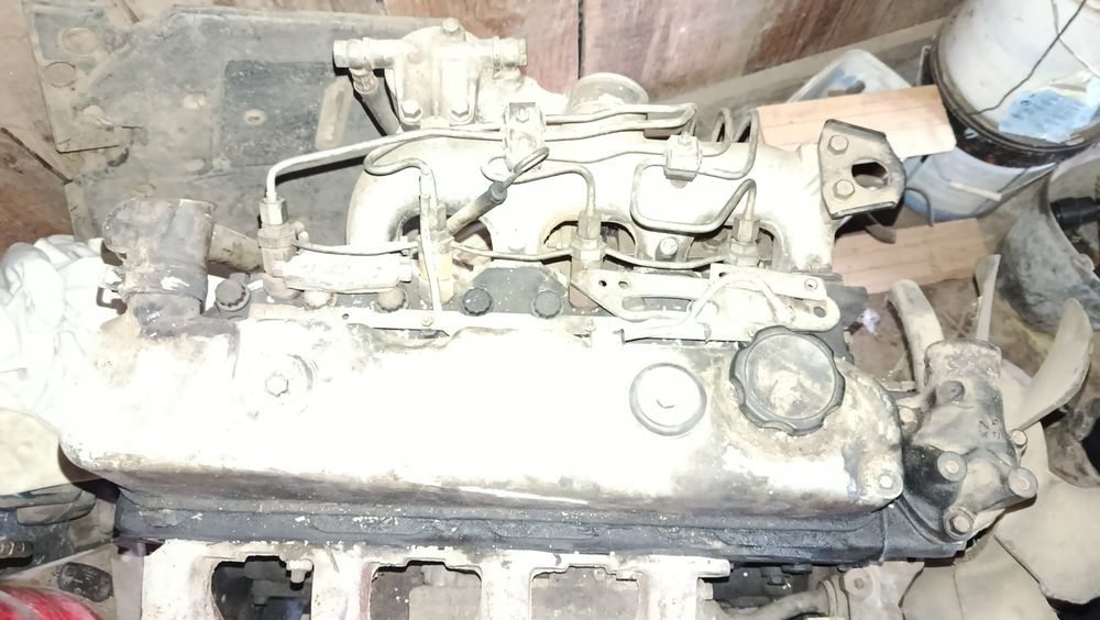 Motor mitsubishi F331 com bomba de gasóleo p/ peças