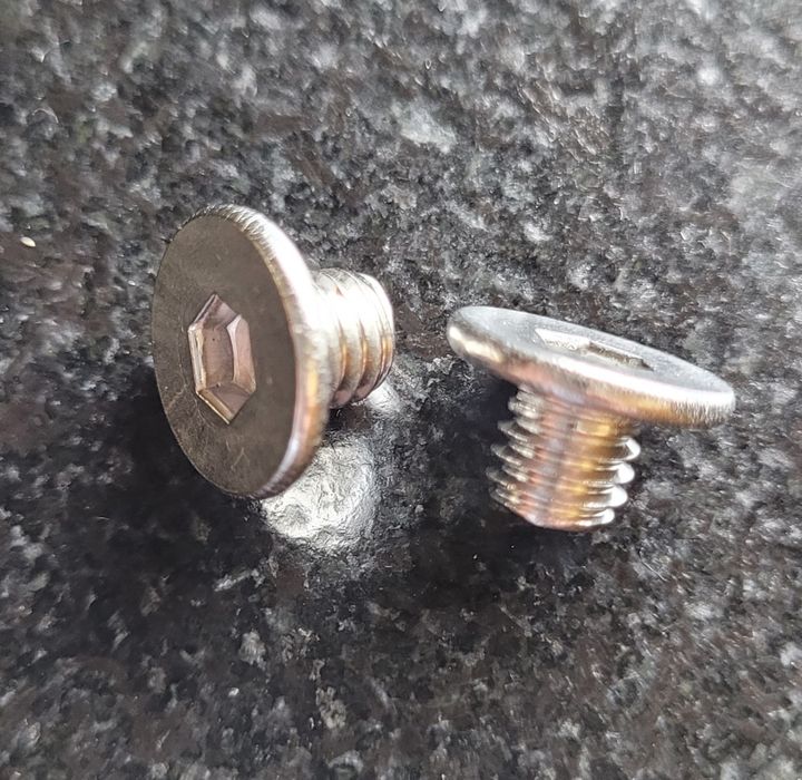 Śrubki 2 sztuki SAMSUNG freestyle