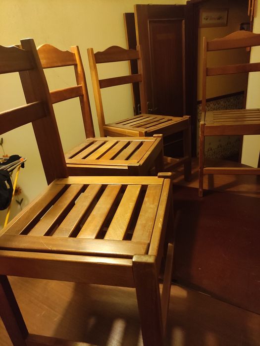 Mesa e 4 cadeiras -  Madeira maciça