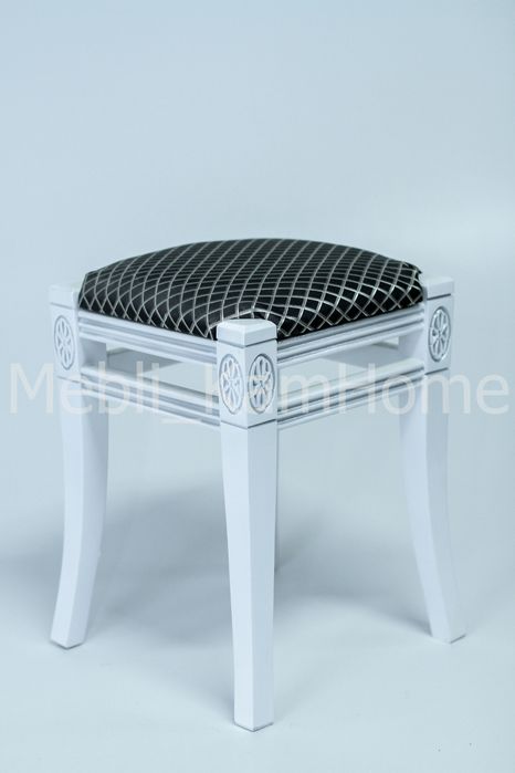 Дерев'янна табуретка. Табурет.Крісло.Стул