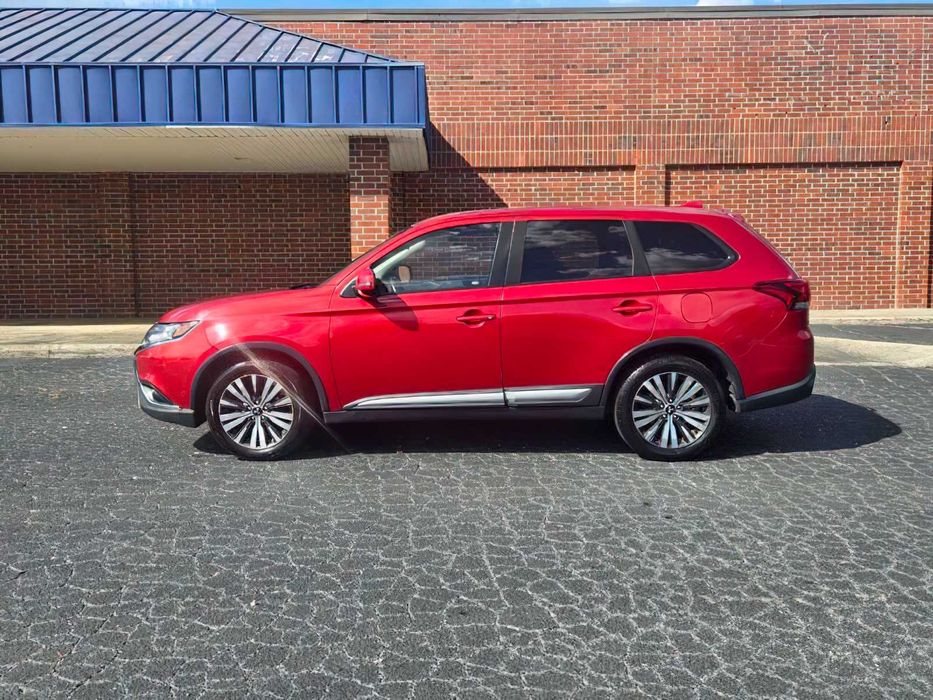 Mitsubishi Outlander SE      2019