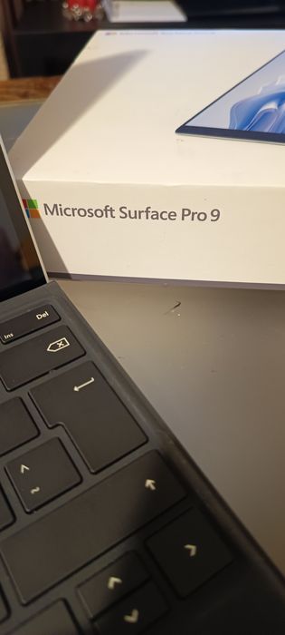 Microsoft surface pro 9 em estado impecável.