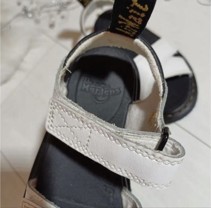Шкіряні босоніжки Dr. Martens