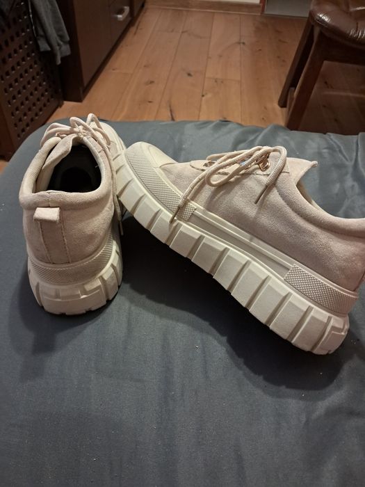 Buty na grubej podeszwie damskie