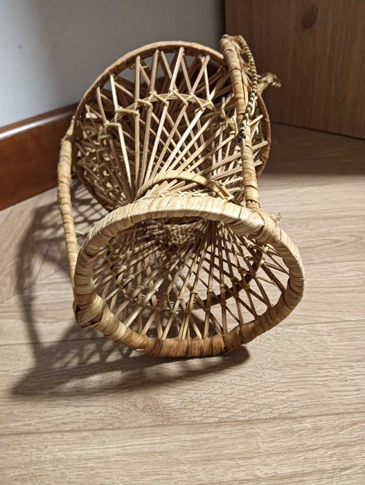 Wiklinowe plecione krzesełko fotel dla lalki peacock