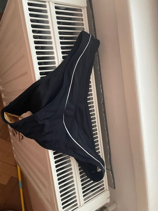 Чорний купальник з білою окантовкою новий стильний роздільний М