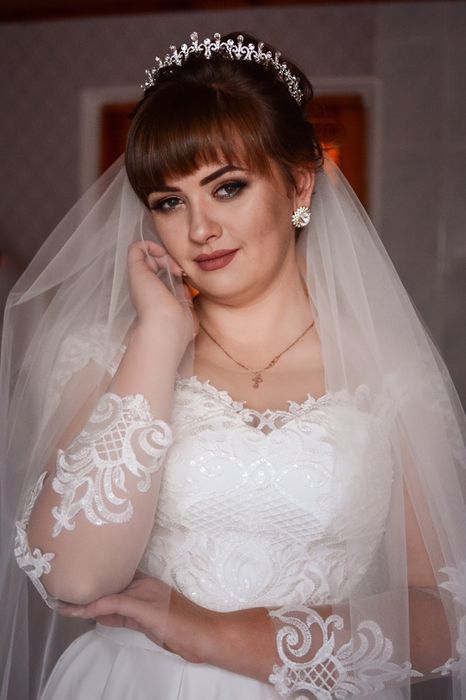 Весільна сукня в хорошому стані