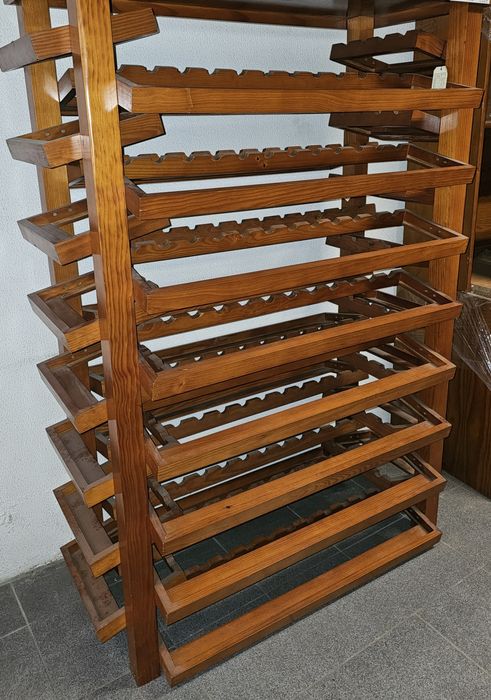 Garrafeira p/ 256 garrafas