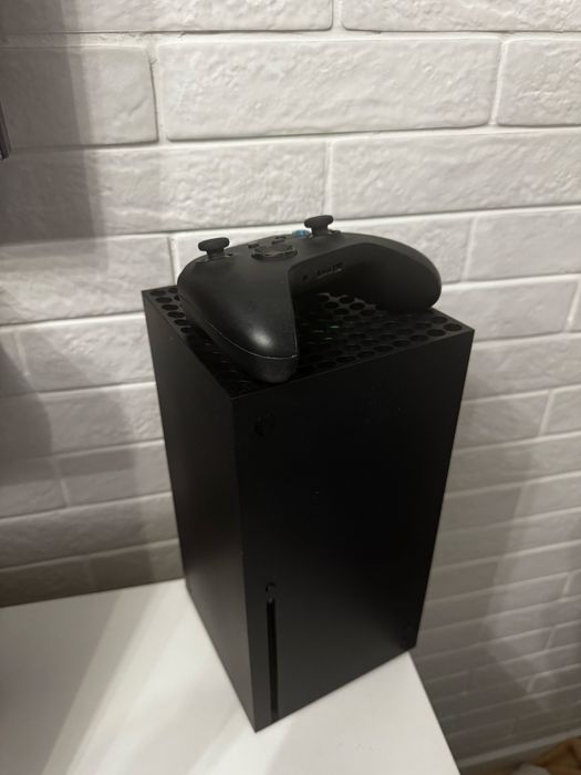 Ігрова приставка Microsoft Xbox (Series X) (1TB)