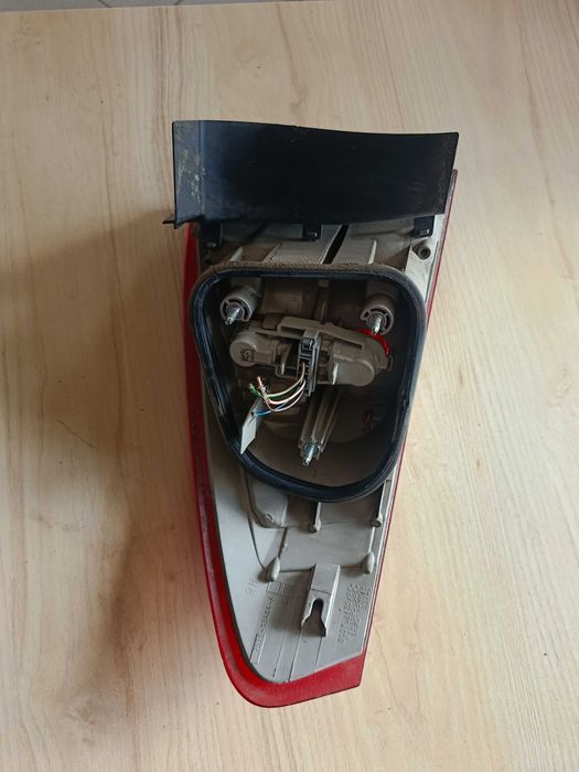 Lampa Prawy Tył Ford Mondeo MK4 HB